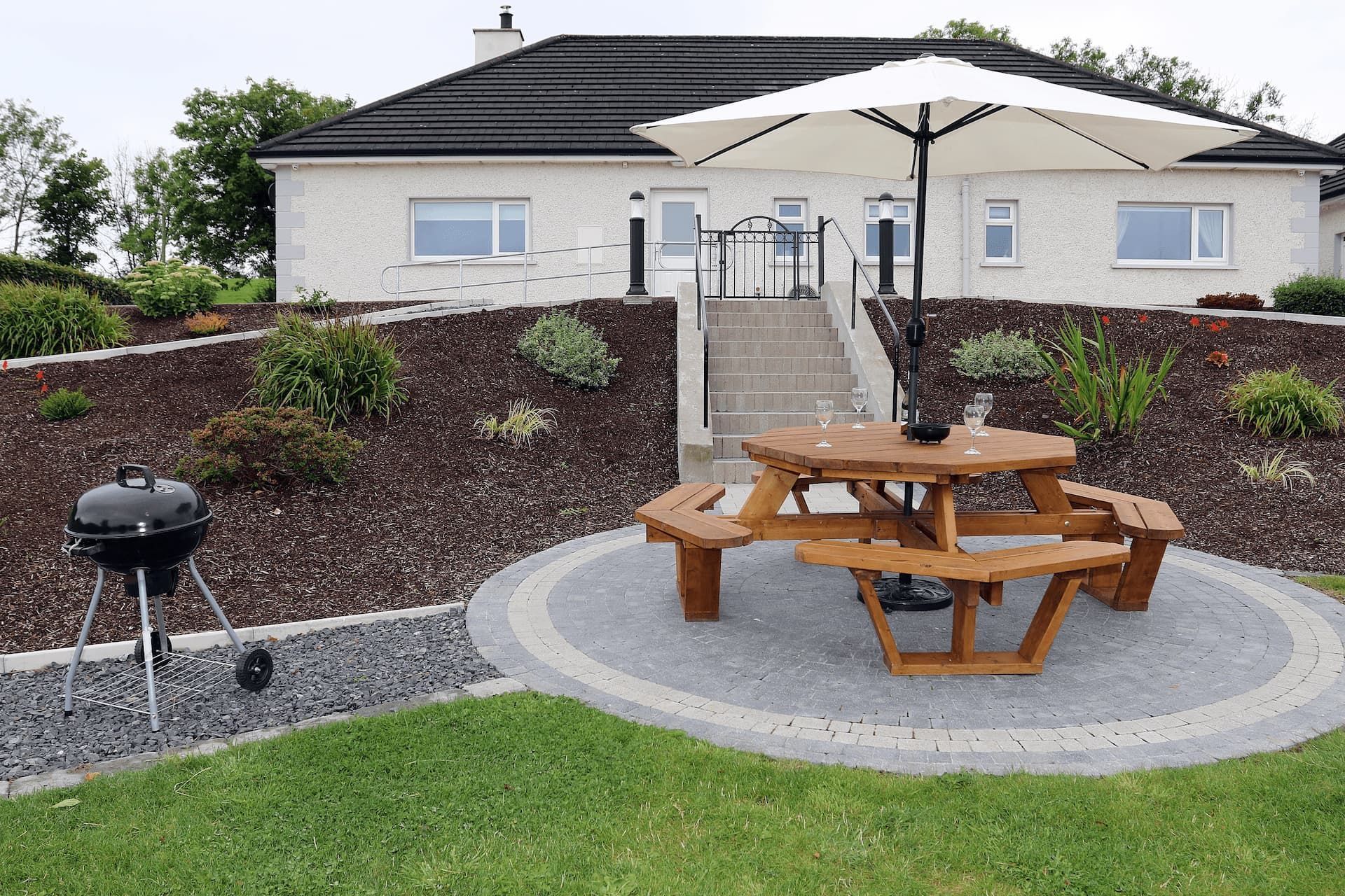Laneside Haven Garden with Outdoor dining