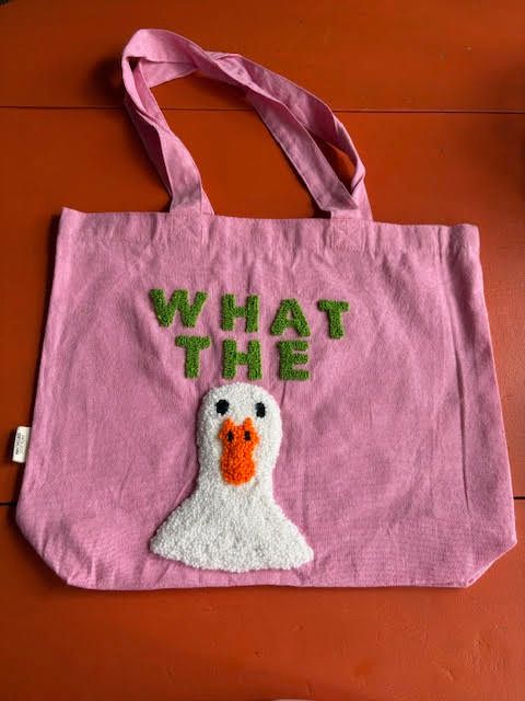 Roze draagtas met groene tekst 