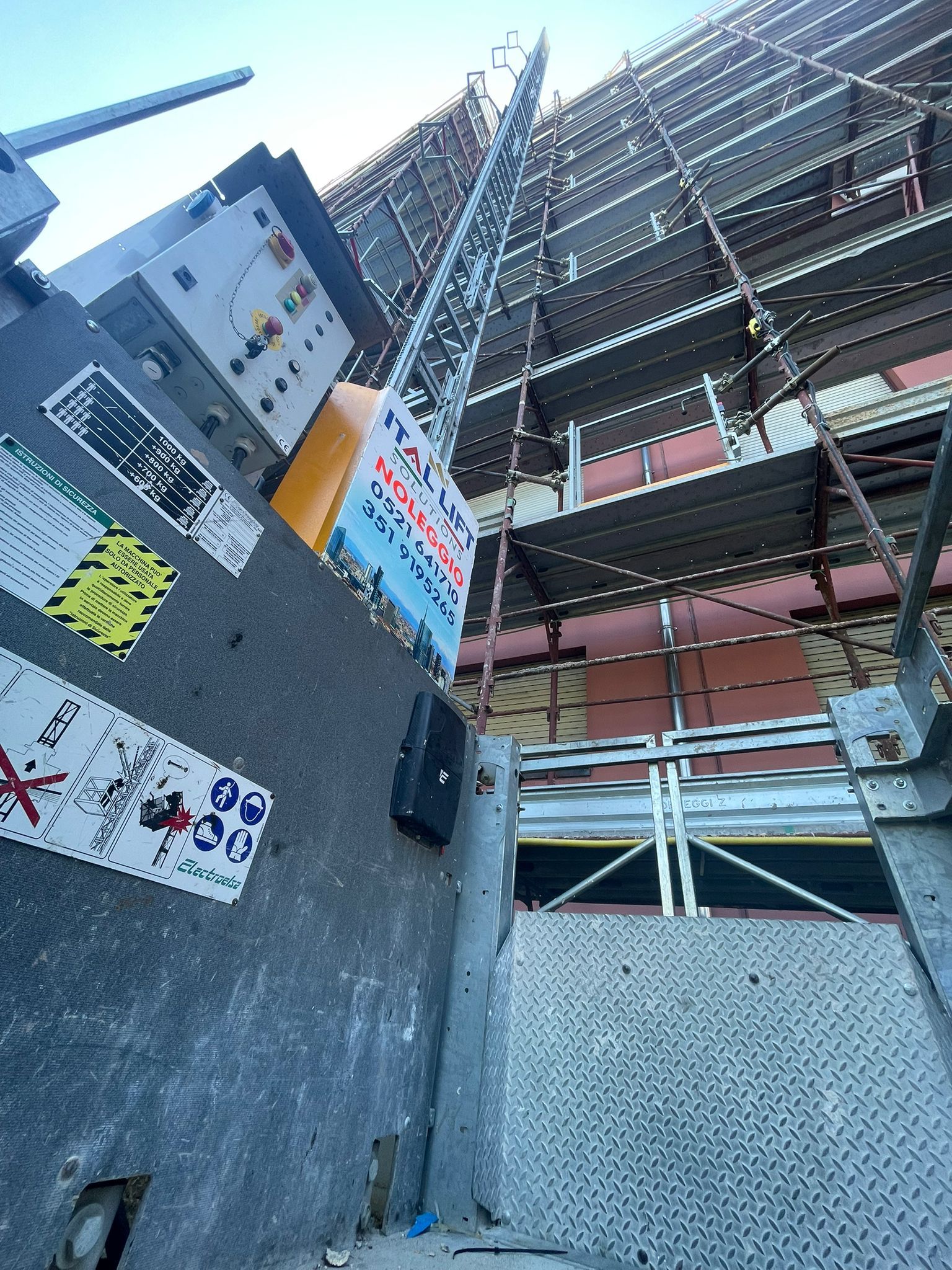 noleggio di montacarichi per l'edilizia di Ital Lift Solutions