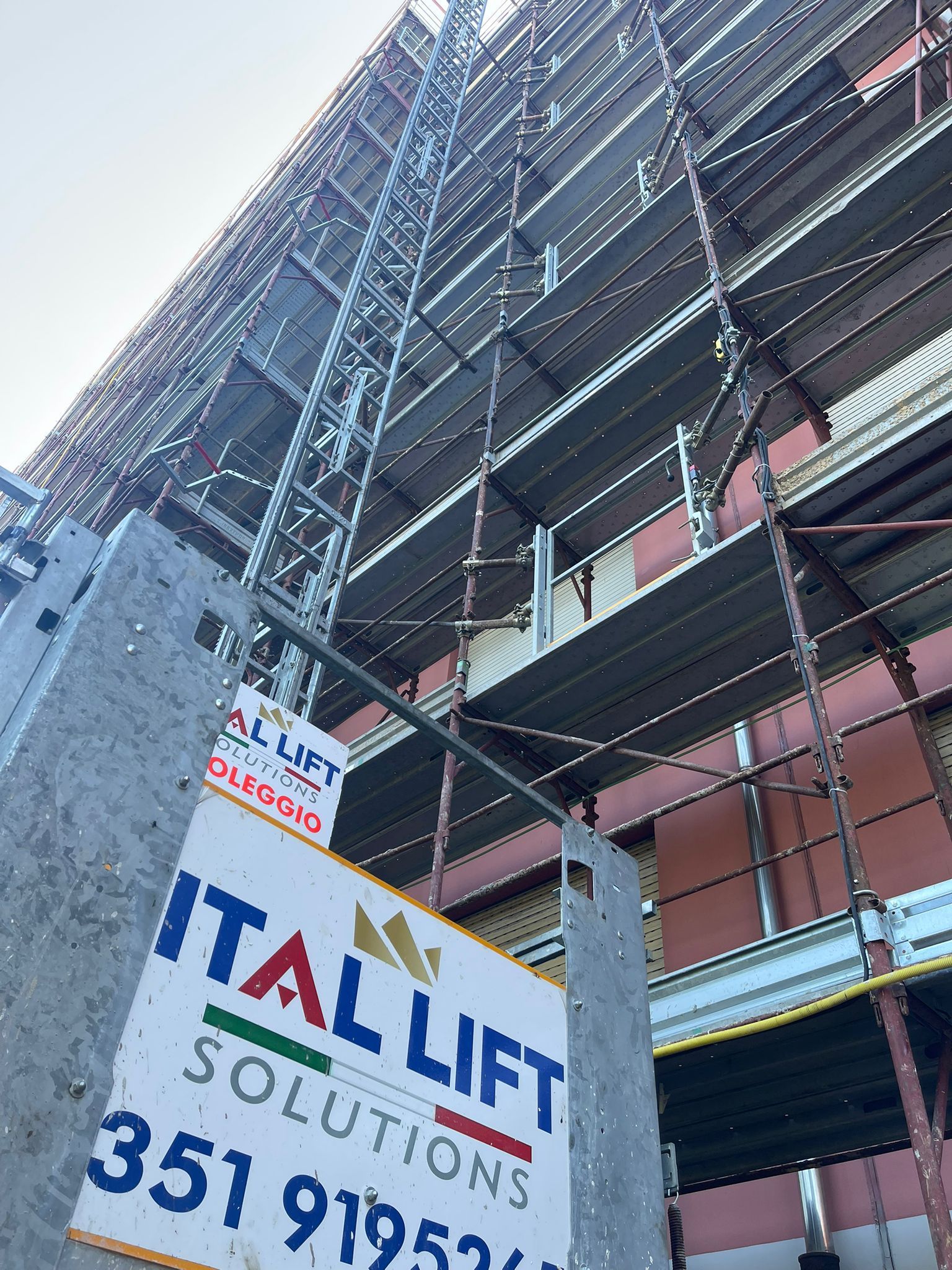 noleggio di montacarichi per l'edilizia di Ital Lift Solutions