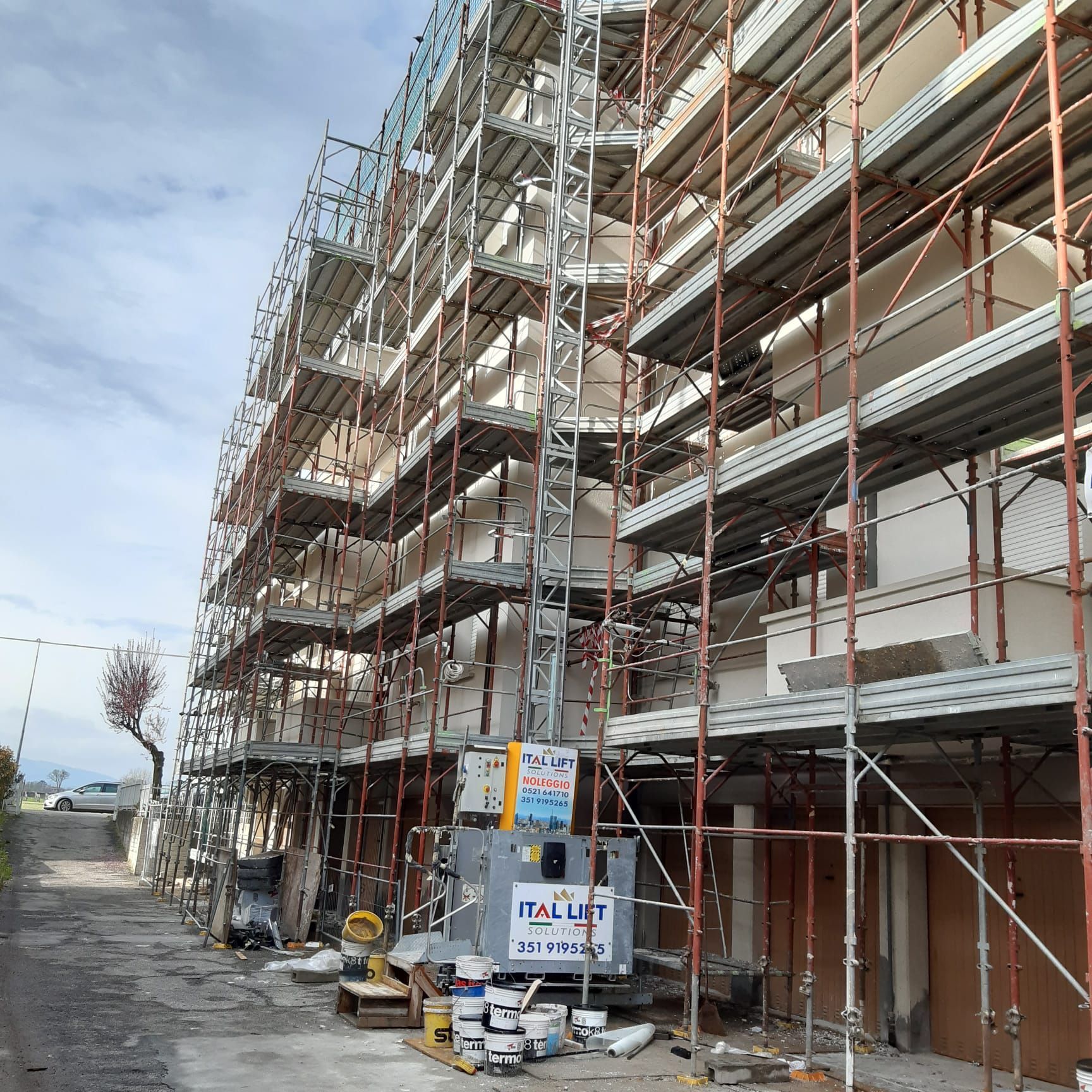 noleggio di montacarichi per l'edilizia di Ital Lift Solutions