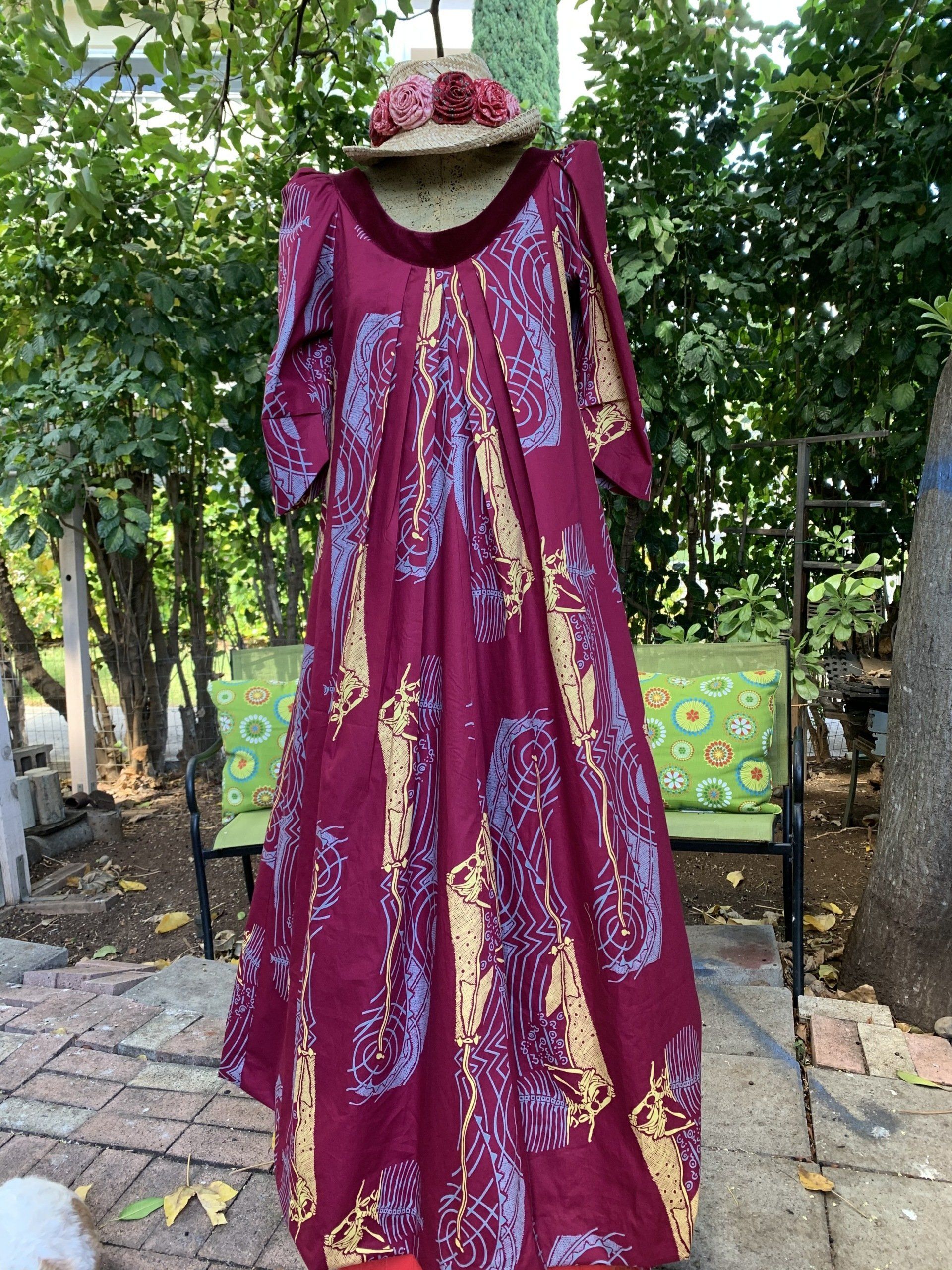 TWILIGHT TUTUVI MAROON BETE MUU