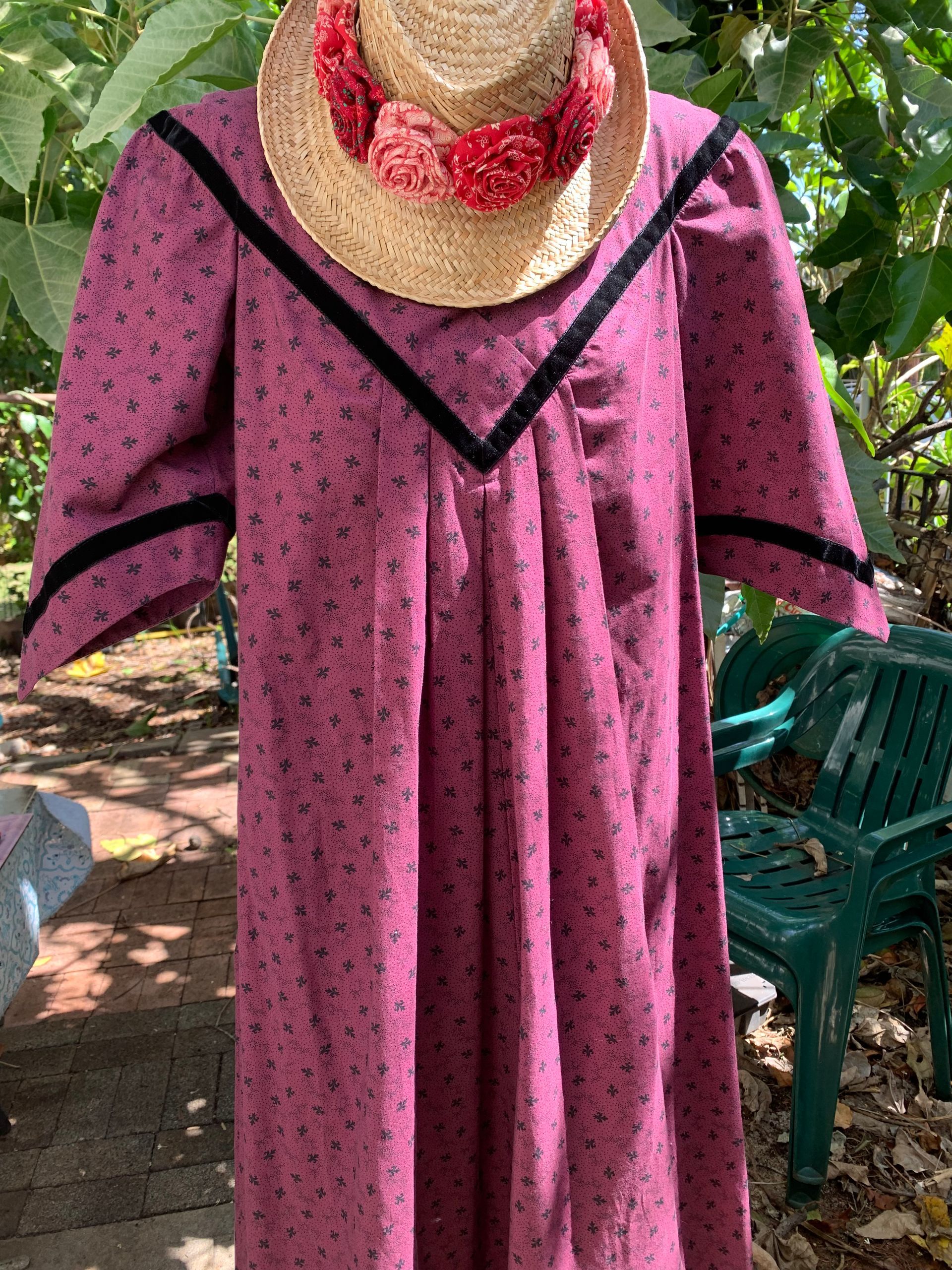 Demi-Lili'uokalani (mid-calf length)