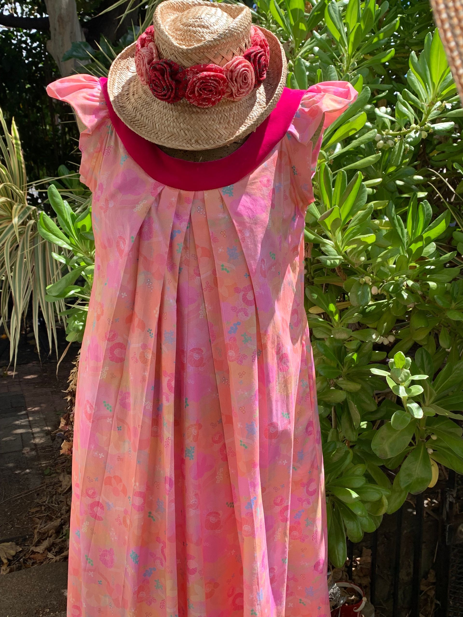 — Stolulu, HI — Hawaiian Wear