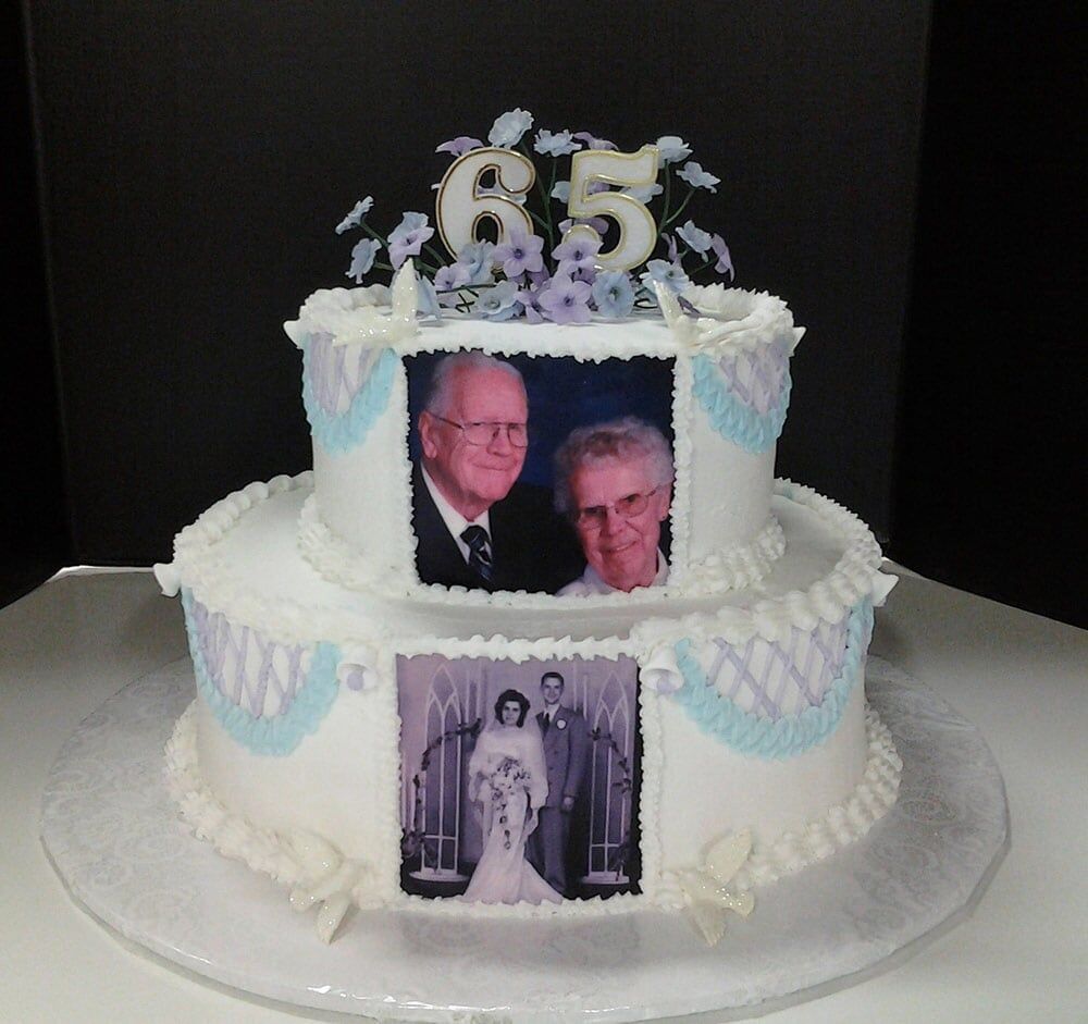 Two-tiered cake with photos. Top tier has 