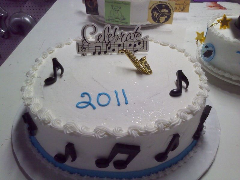 White cake with musical notes and 