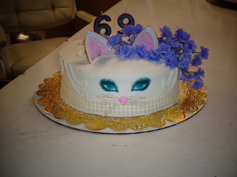 Cat-themed birthday cake with 