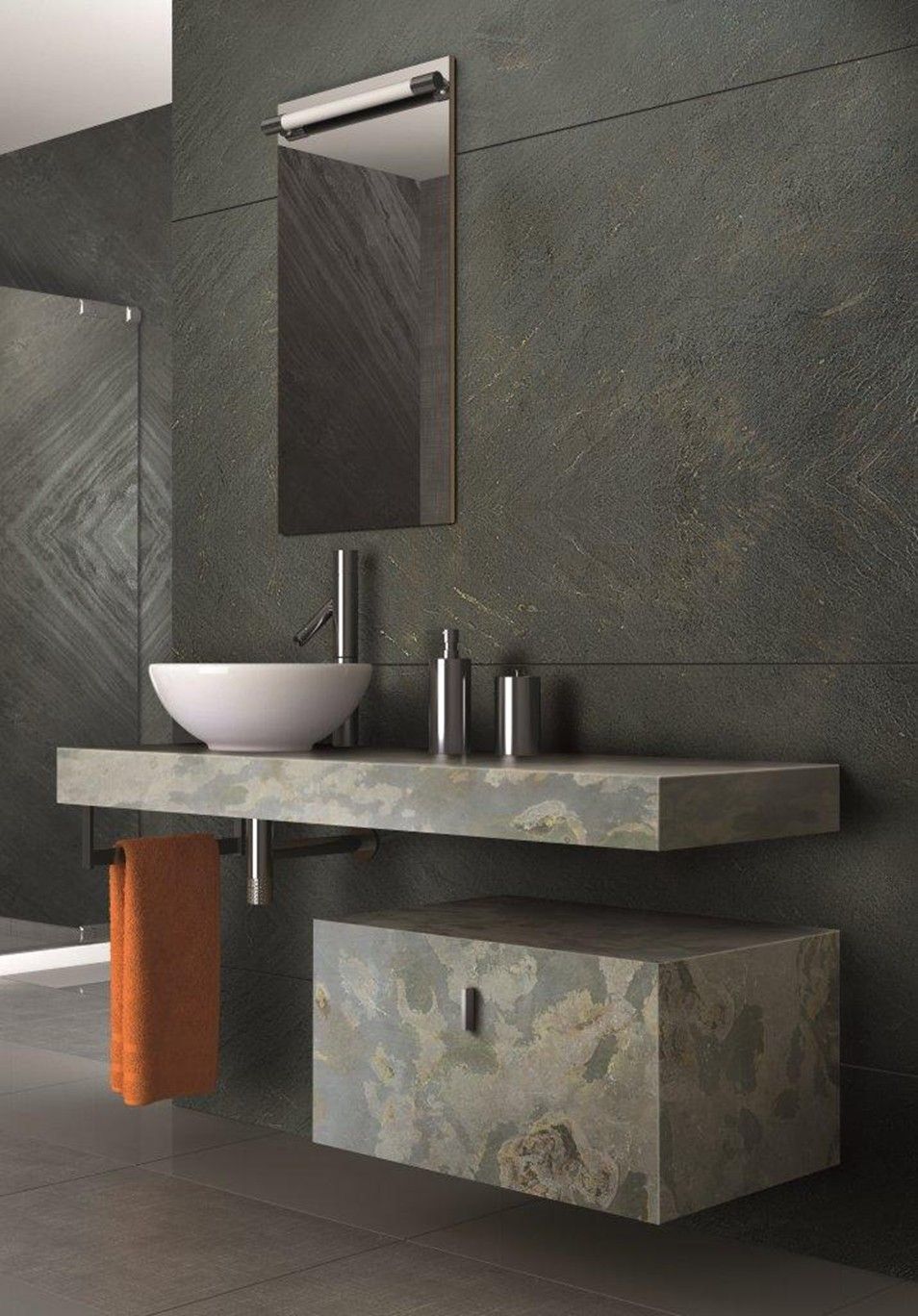 Un bagno con un lavandino e uno specchio sul muro.