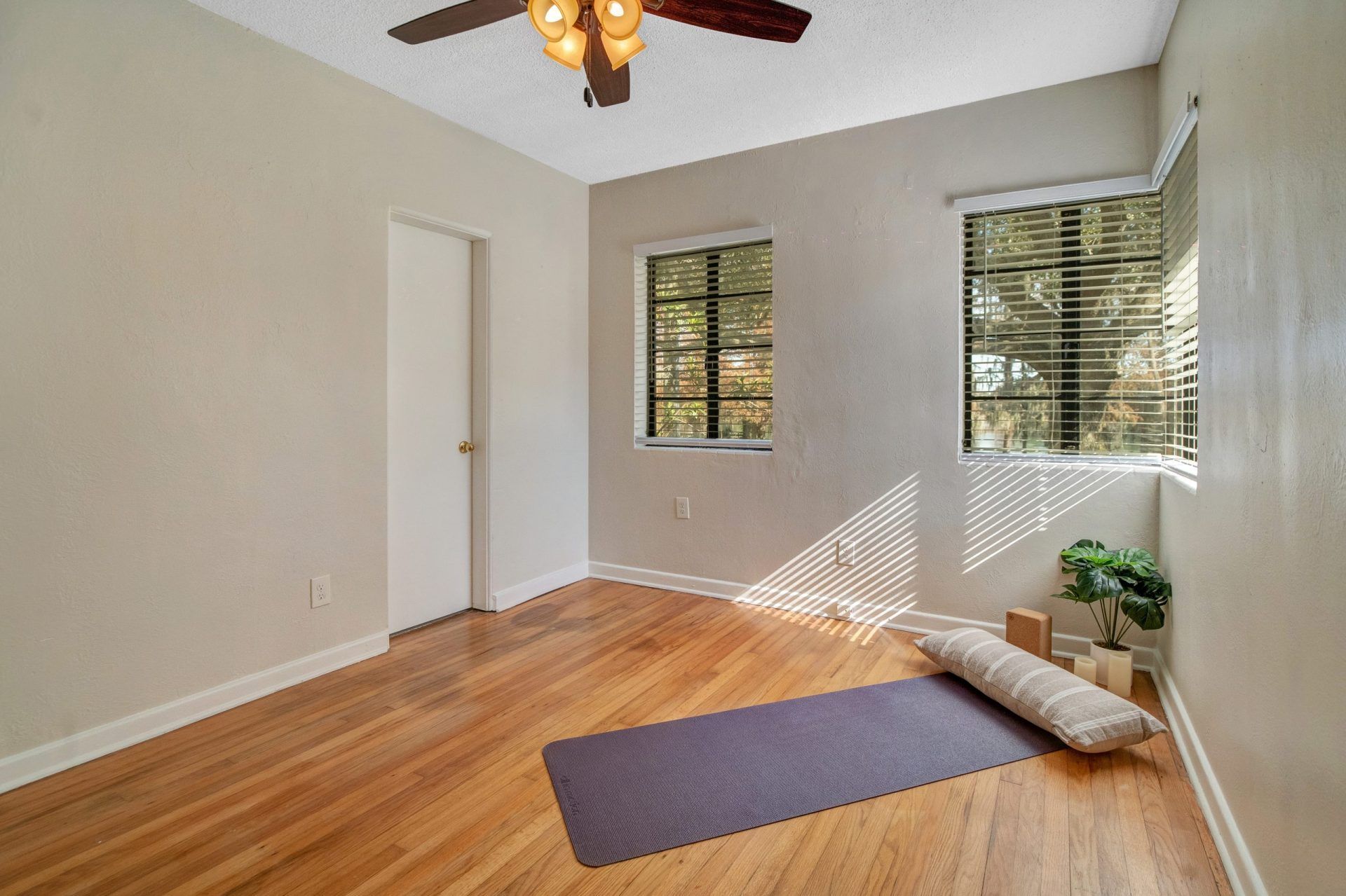 Living room at Park Lake Villas in Orlando, FL.