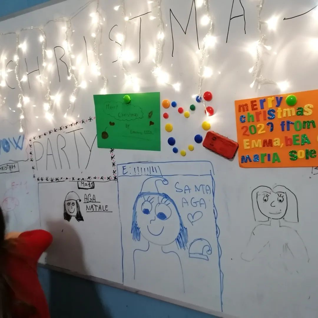 cartelli in tante lingue