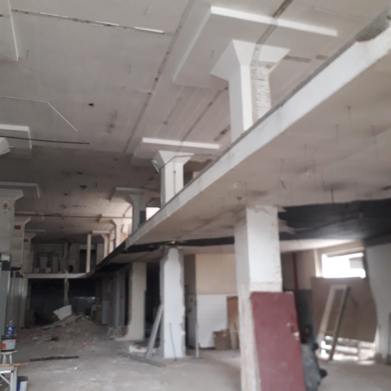 Serviço de demolição interna em residências e comércios (todos sem exceção)