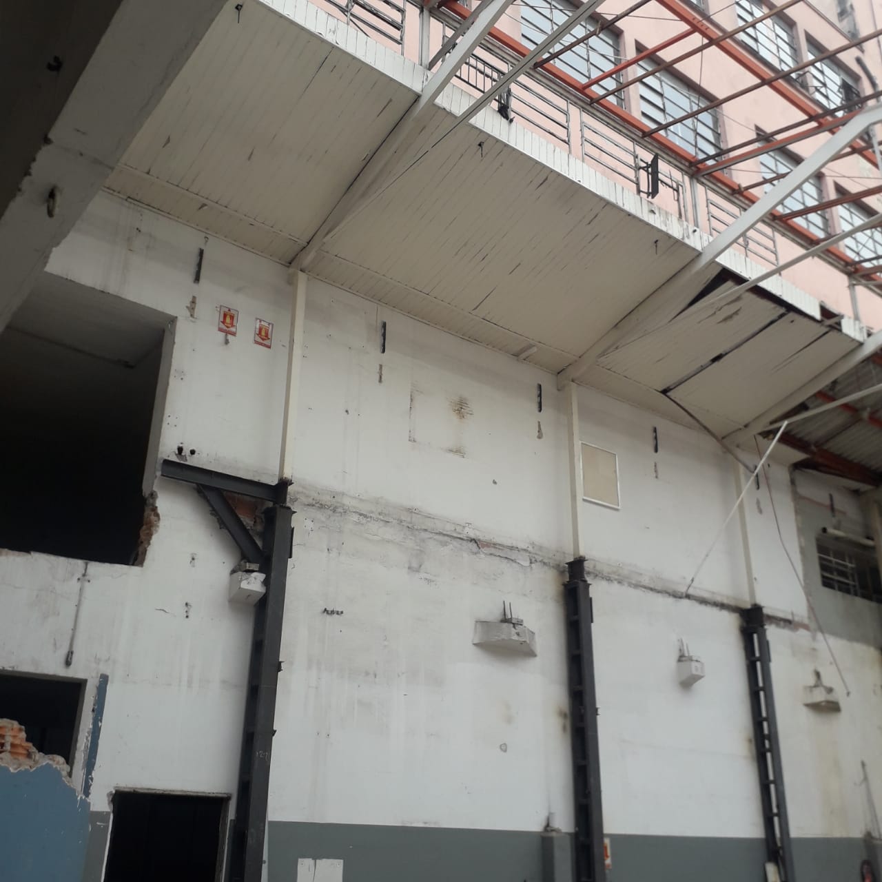 Serviço de demolição interna em residências e comércios (todos sem exceção)