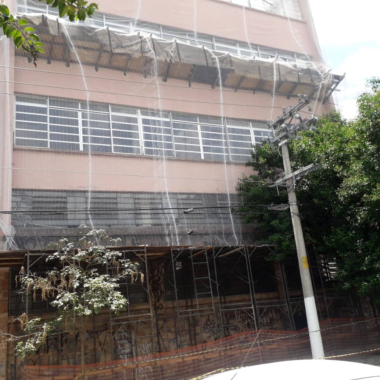 Serviço de demolição interna em residências e comércios (todos sem exceção)