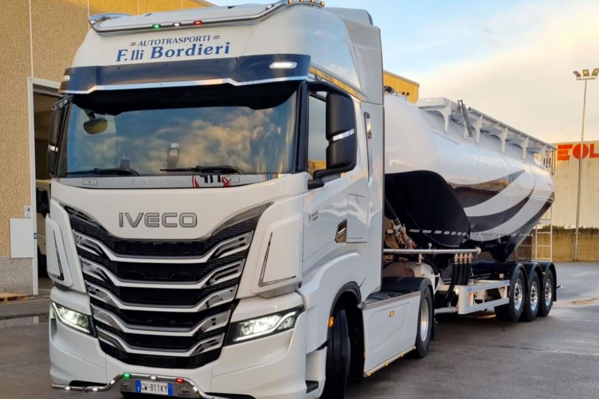 TRASPORTO CON SILOS A CONTAINER