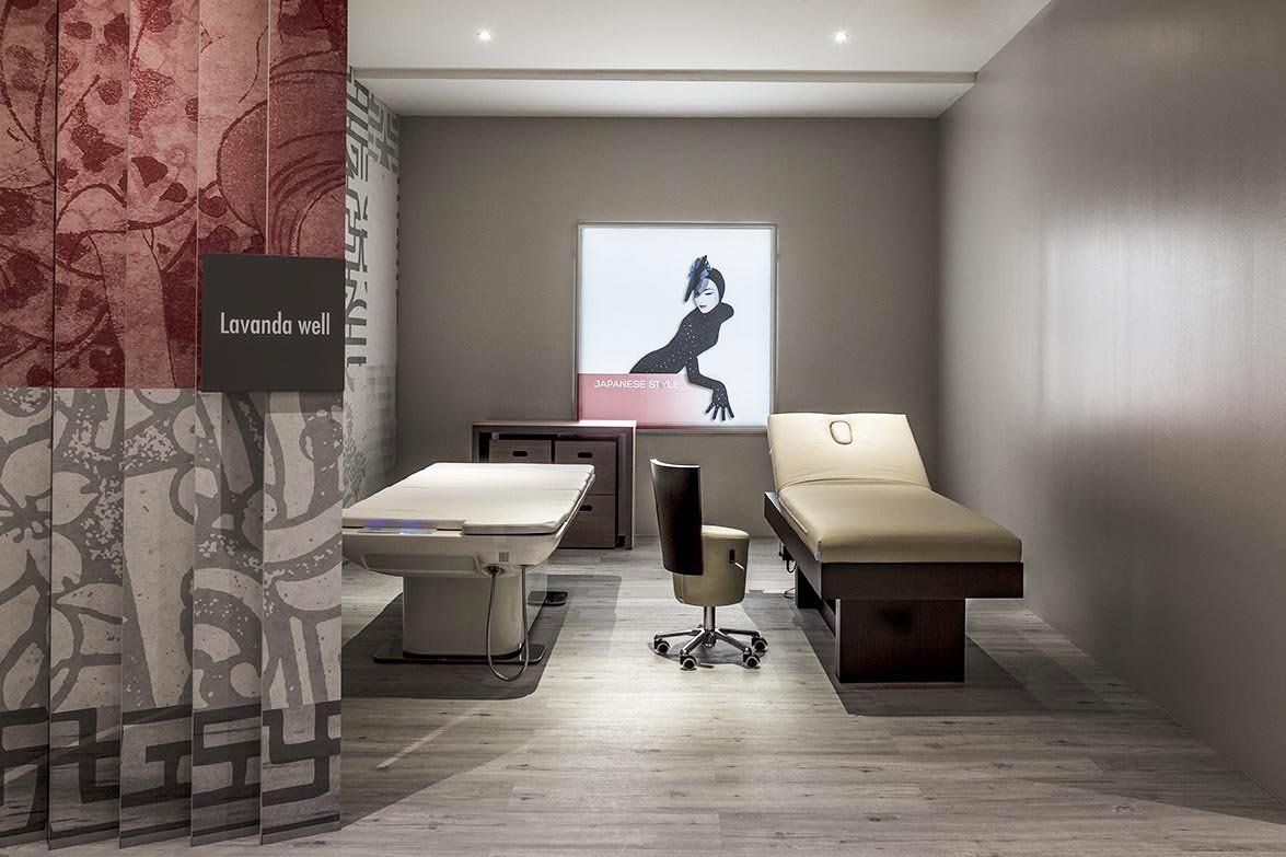 stanza di un centro estetico con arredo minimal