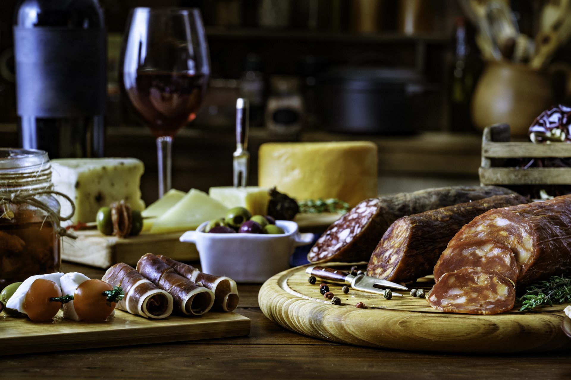 tagliere di salumi e formaggi locali