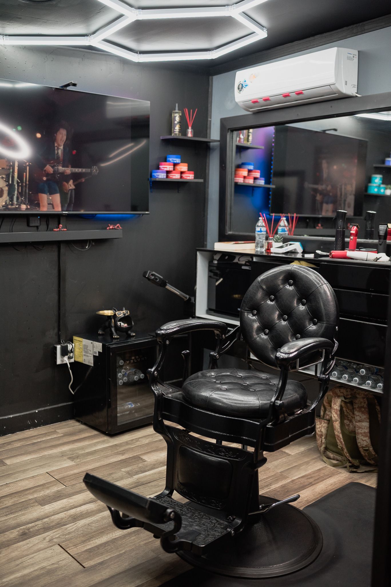 THE STUDIO BARBER SHOP 