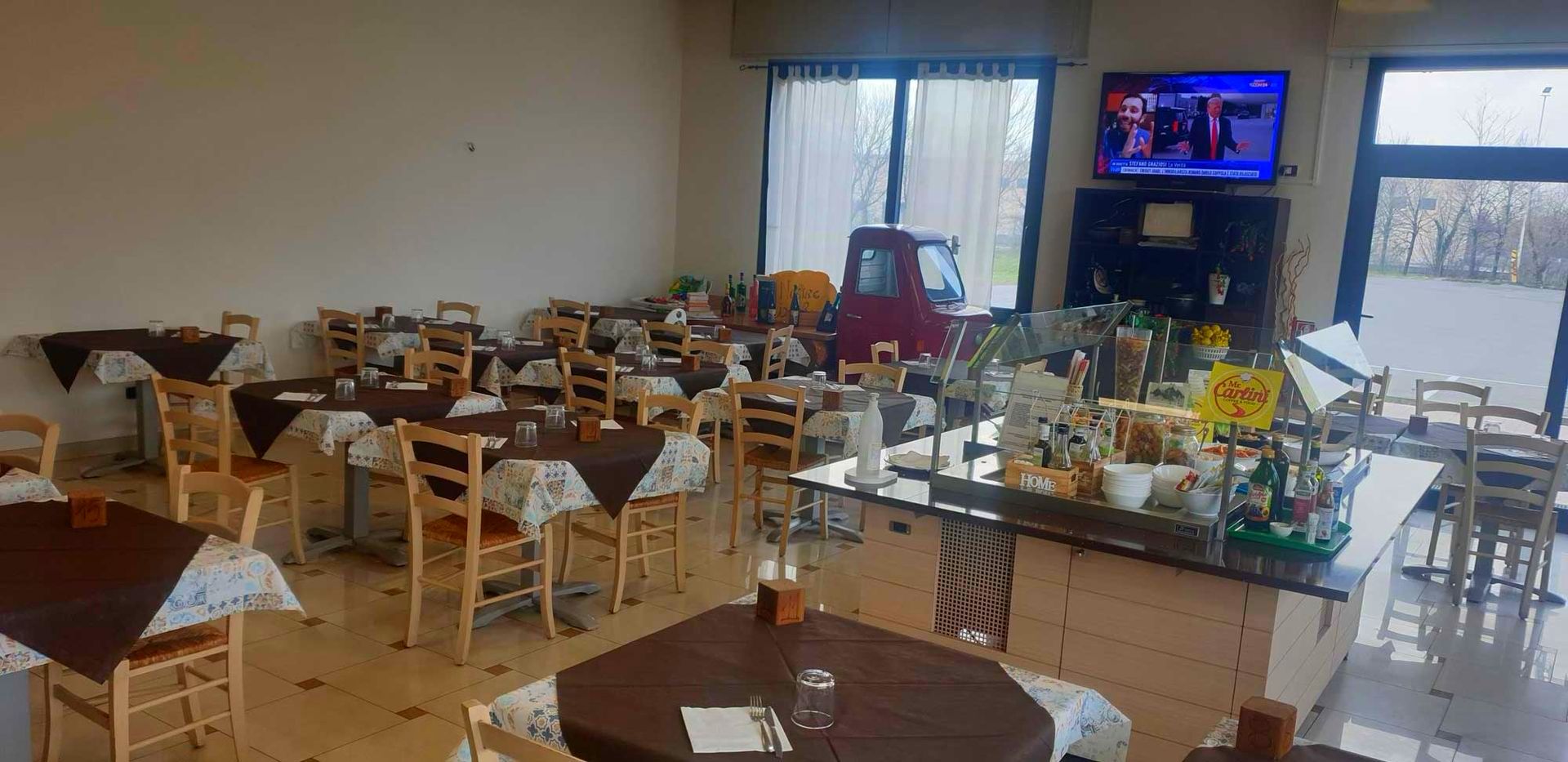 interno tavola calda