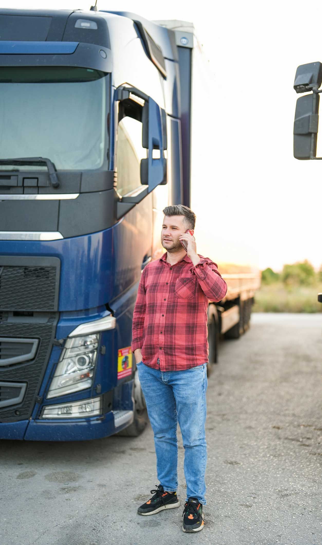 camionista in un'area di sosta