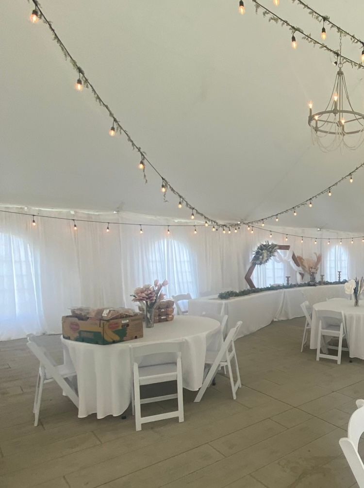 White 3/4 drop 108 on a 5ft round table.