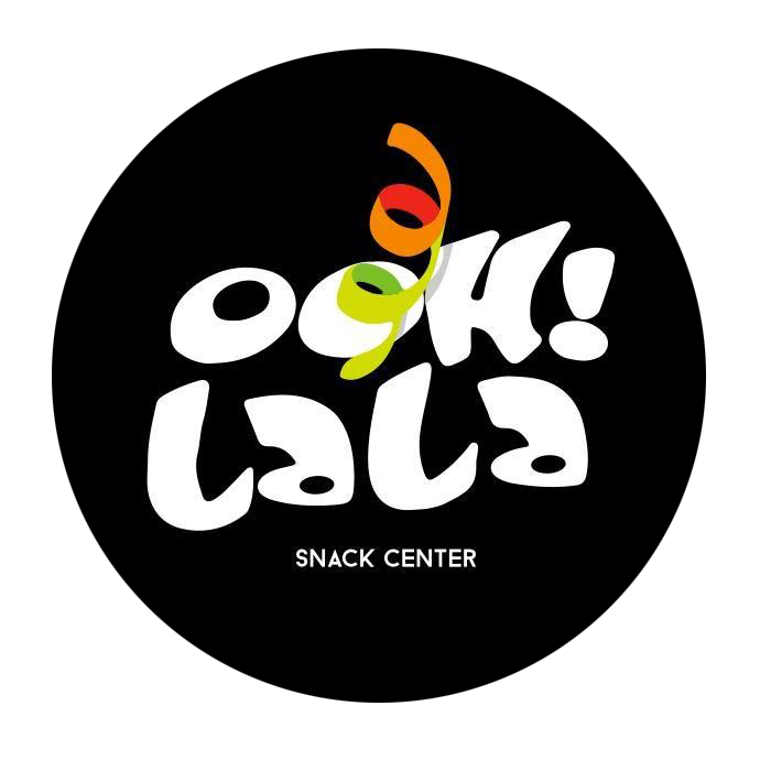 A black circle with the word snack center on it