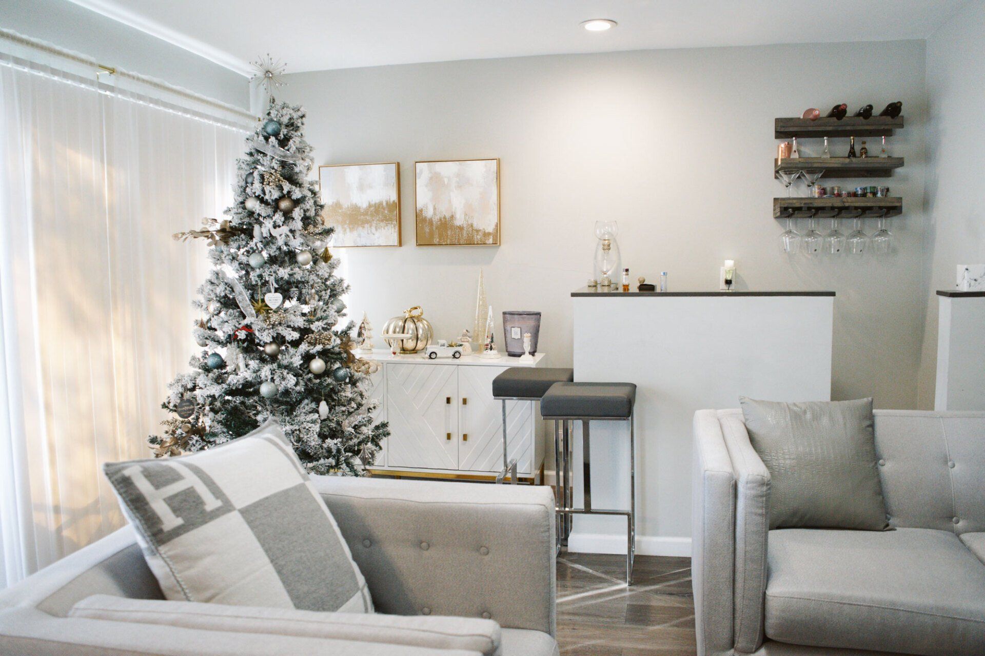 Premier Apartments Photo Gallery