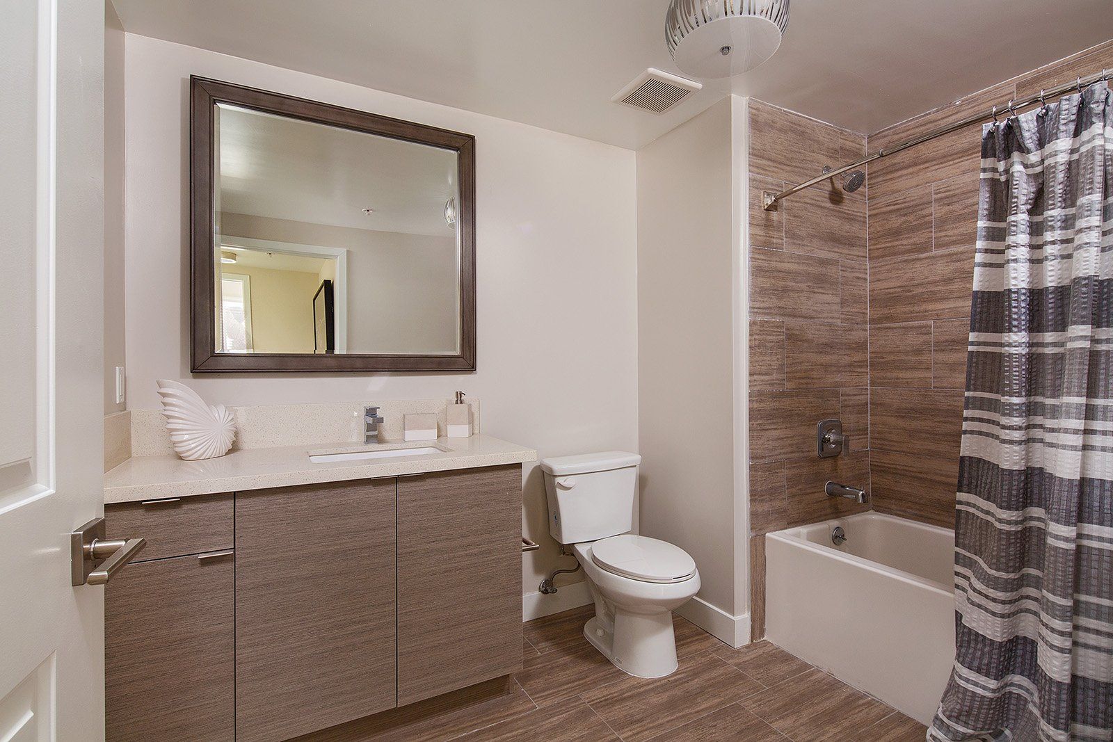NoHo 5500 Photo Gallery