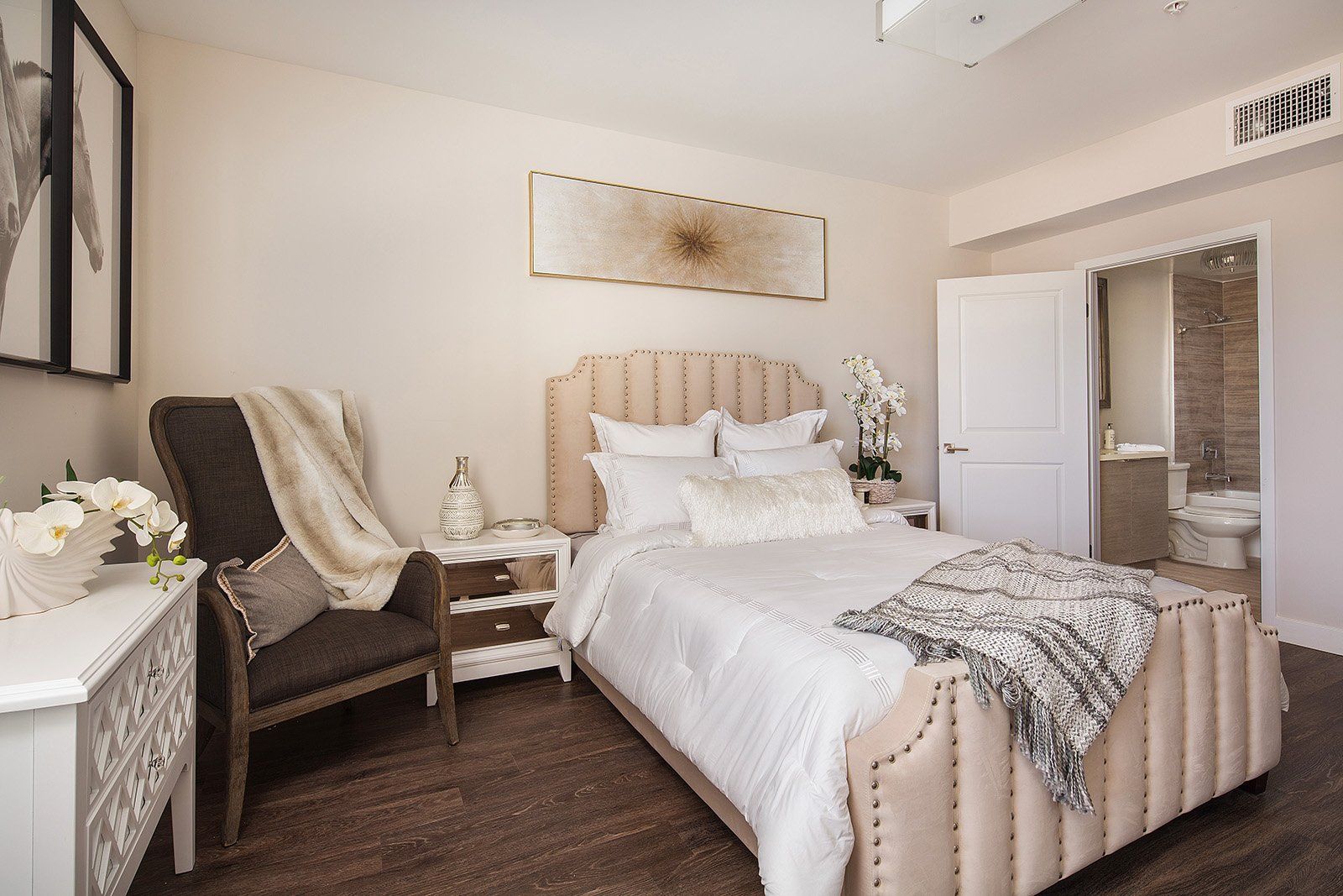 NoHo 5500 Photo Gallery