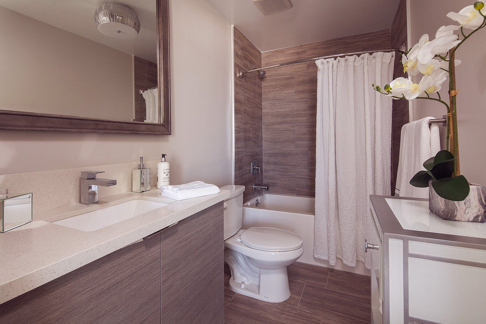 NoHo 5500 Photo Gallery