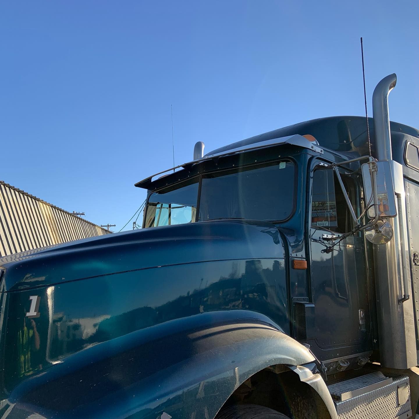 Commercial fleet windshield replacement in Columbus, NE