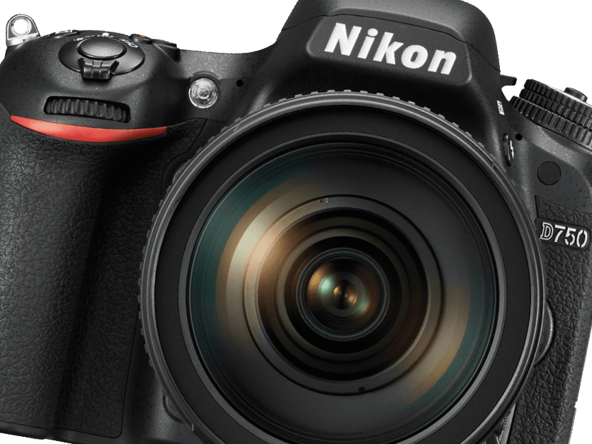 A black nikon camera with a large lens