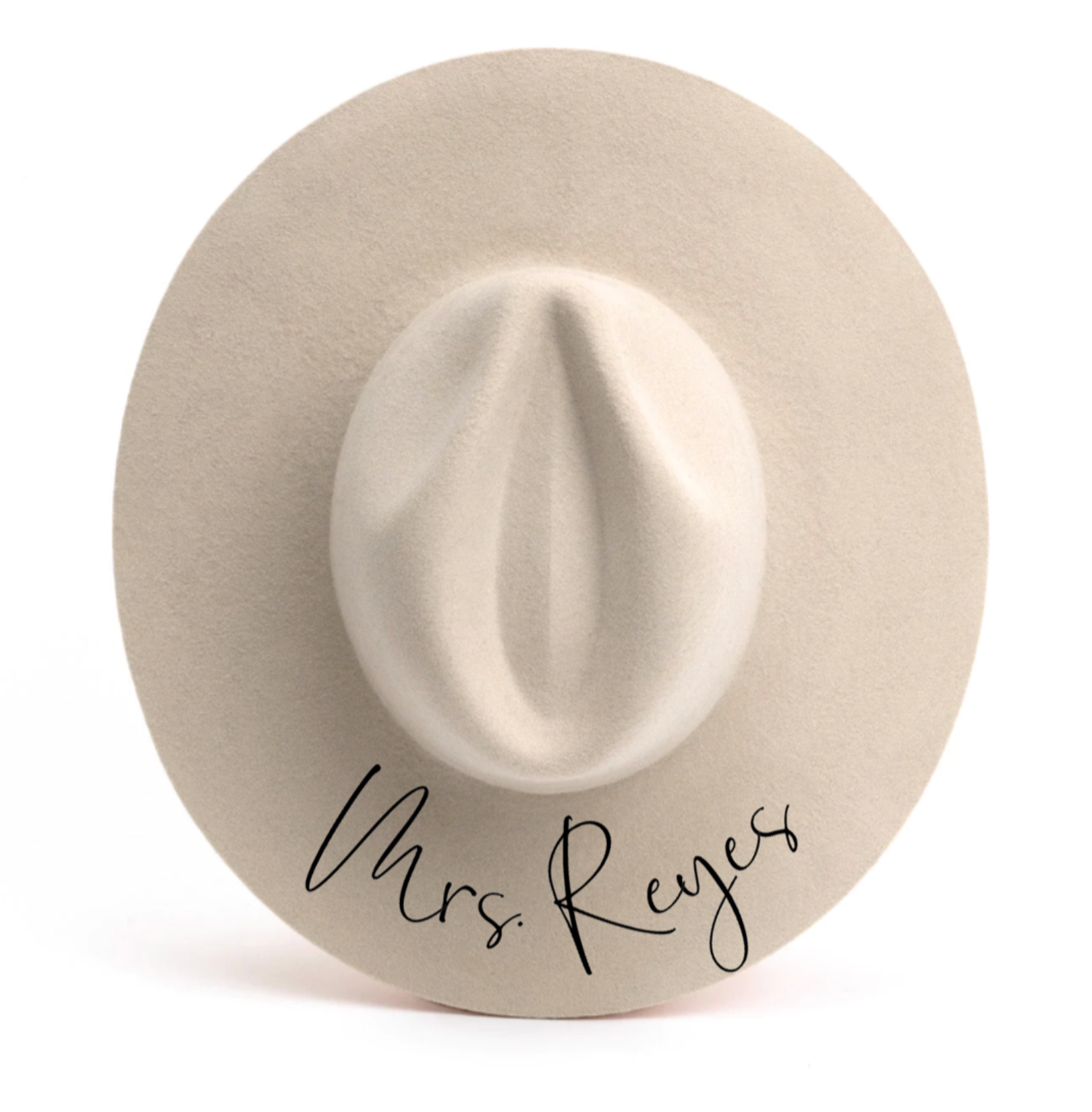 A white hat with the name mrs. reyes on it