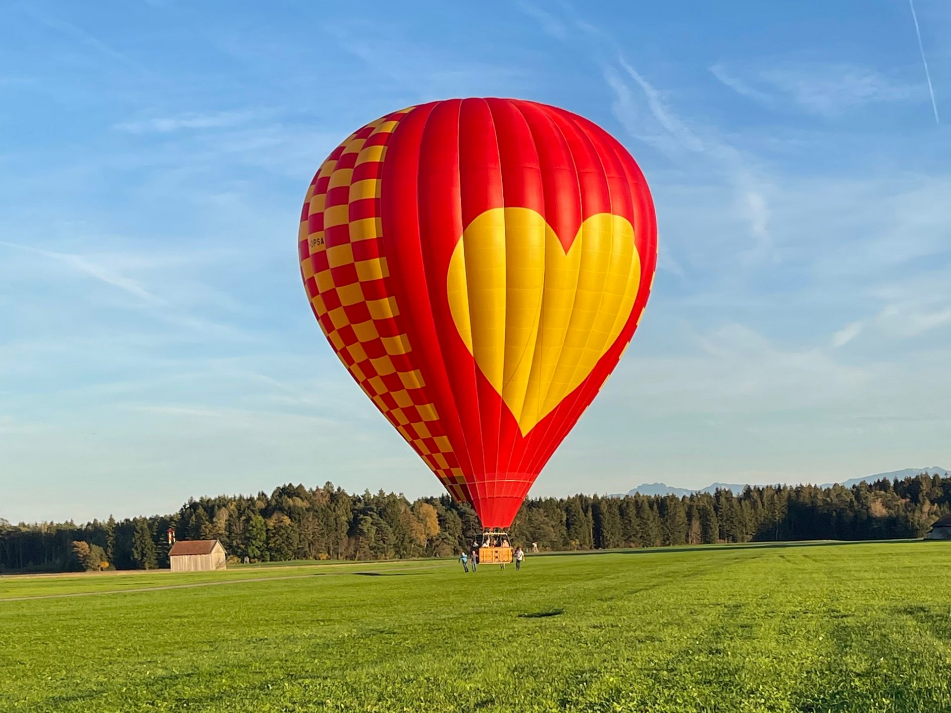 Unser Heißluftballon Herzerl 2 Heißluftballon Herzerl 2 von Ballonfahrten-mit-Herz, Ballonfahrten zwischen München und Chiemsee, Landkreis Miesbach, Rosenheim, Ebersberg und Chiemgau.