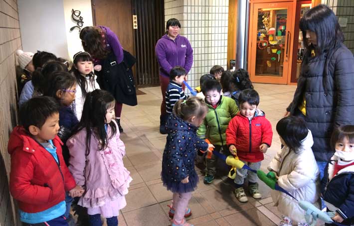 Preschoolers practice emergency safety drills in Nagoya.