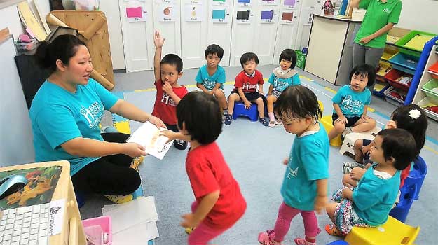 English Kindergarten teacher with kids