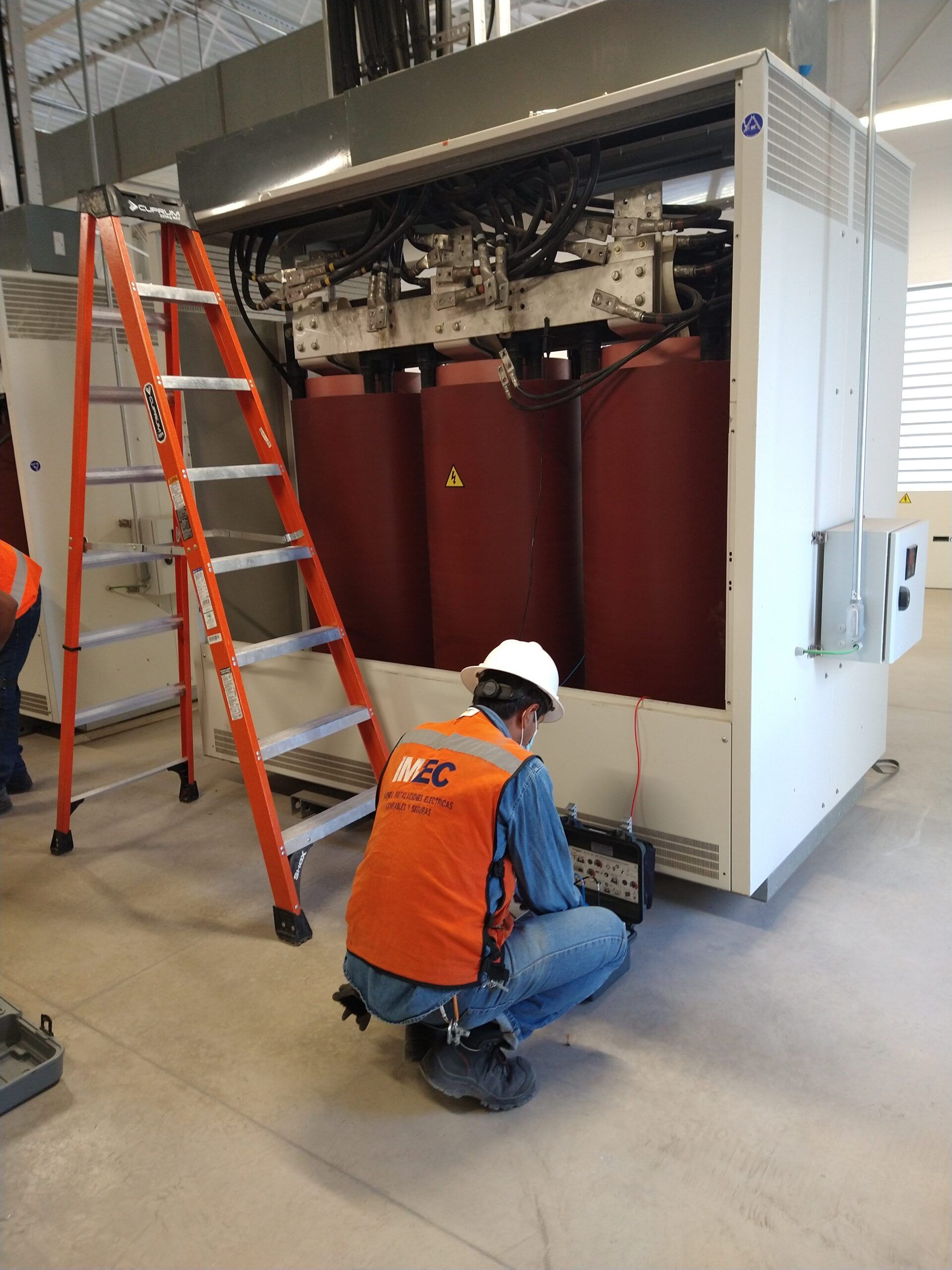  INSTALACION Y MANTENIMIENTO ELÉCTRICO DEL CENTRO S DE RL DE CV