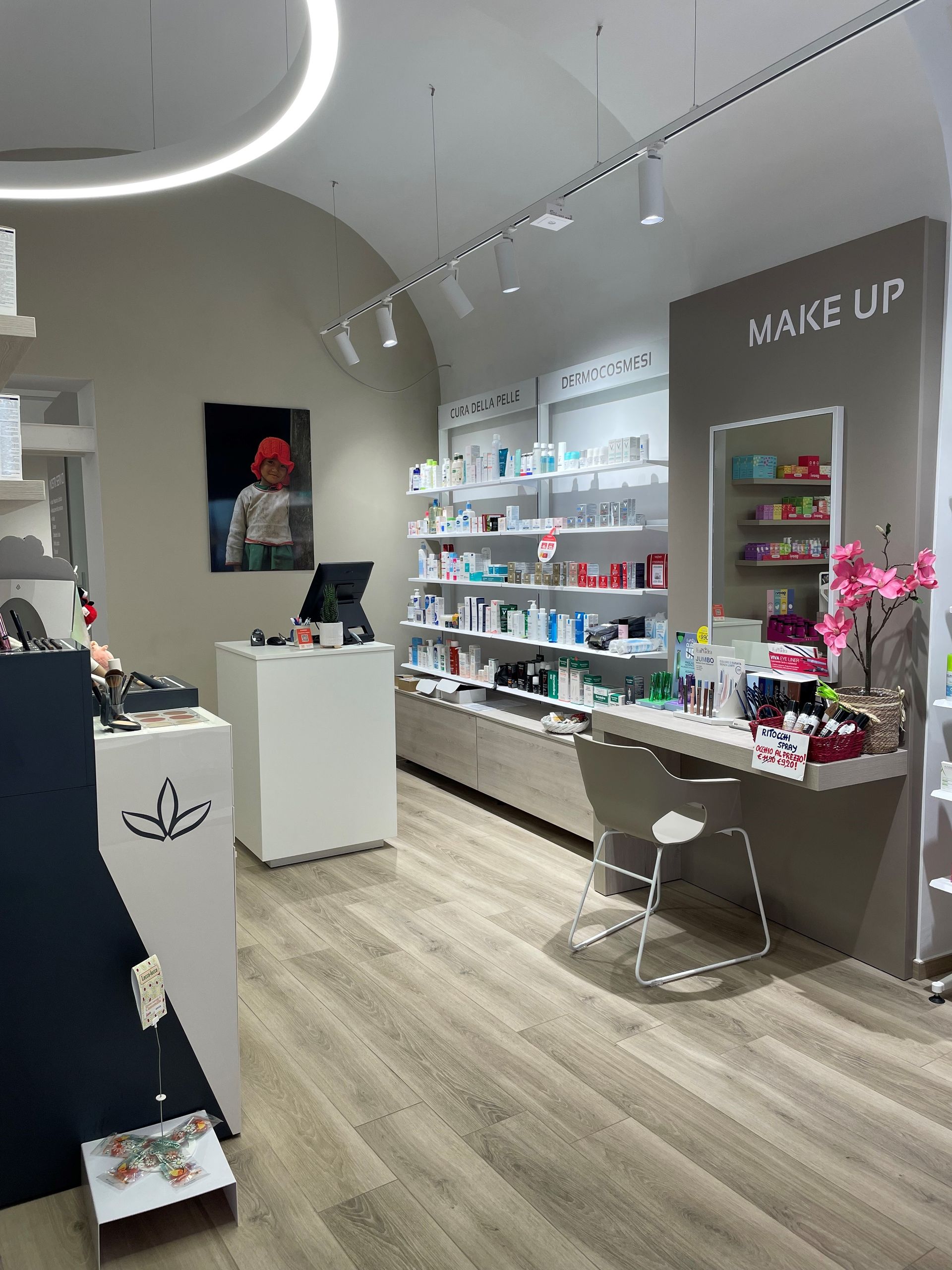 Farmacia della Torre reparto makeup