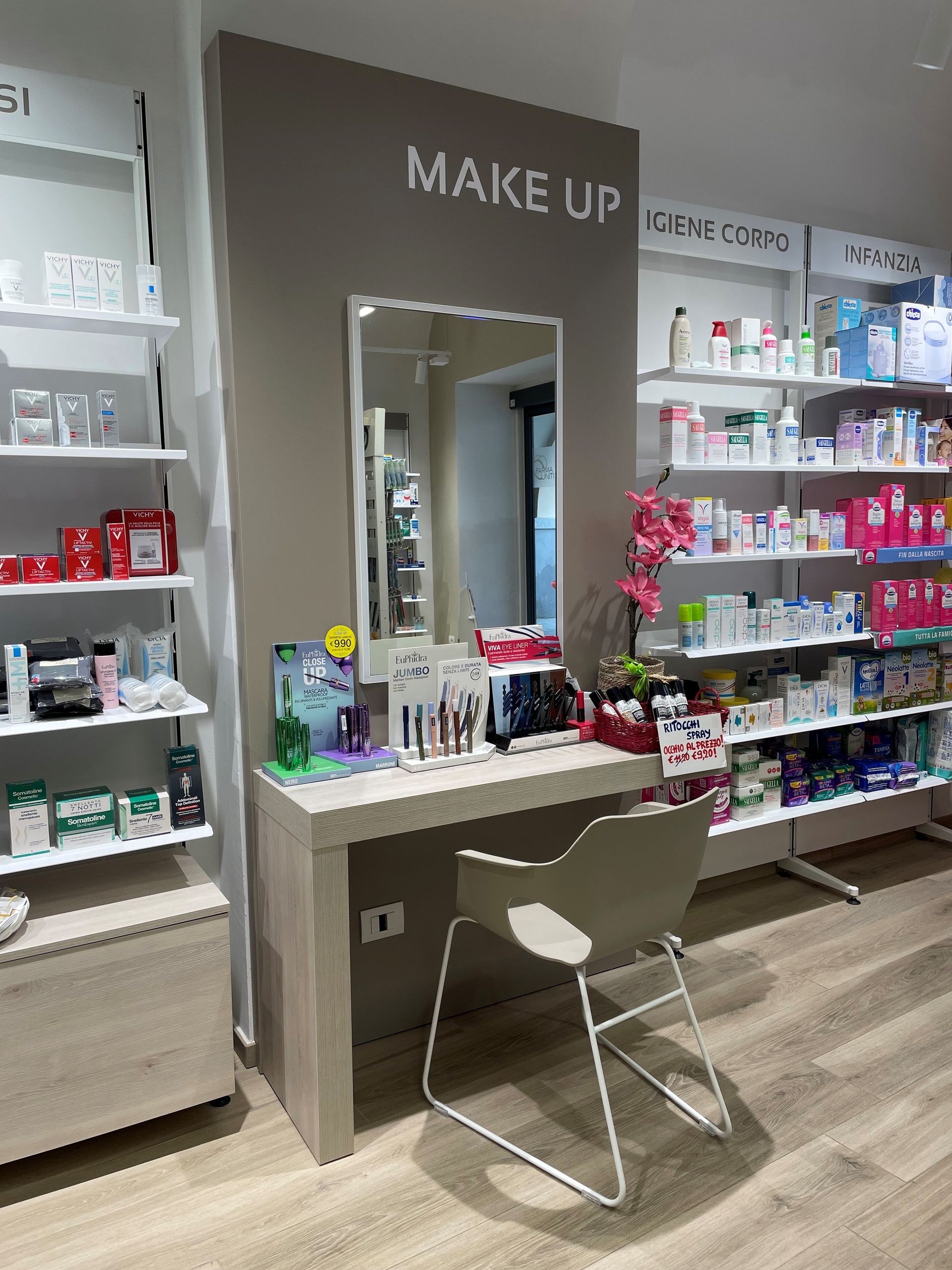 interno della Farmacia della Torre