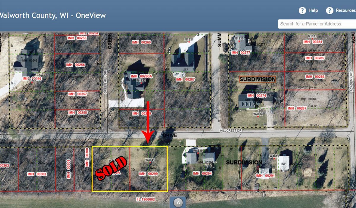 Aerial view of parcels of land in Walworth County, WI, with one highlighted in yellow and a red arrow pointing to it.