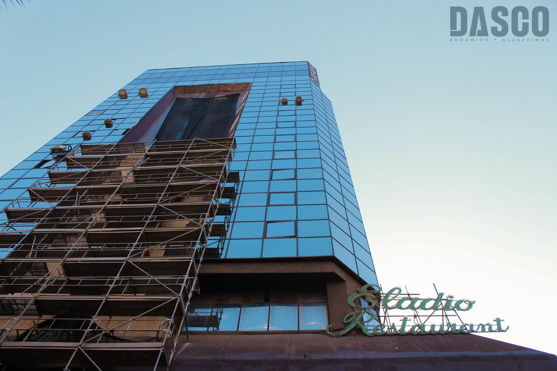 Andamios tipo Euro en obra Giratorio, Providencia, Santiago, Chile