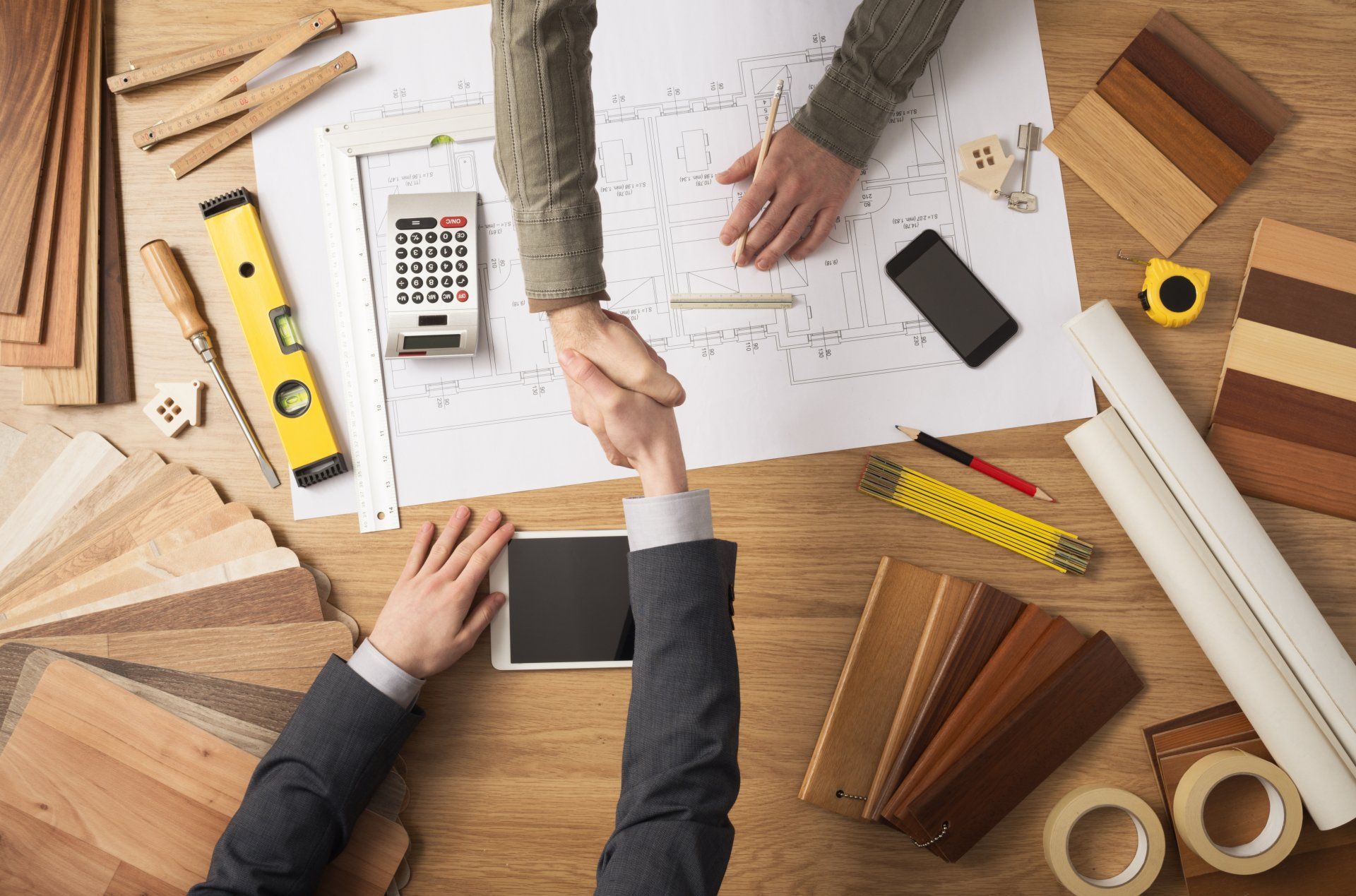 Contractor HQ marketing team working with contractors 1 on 1.