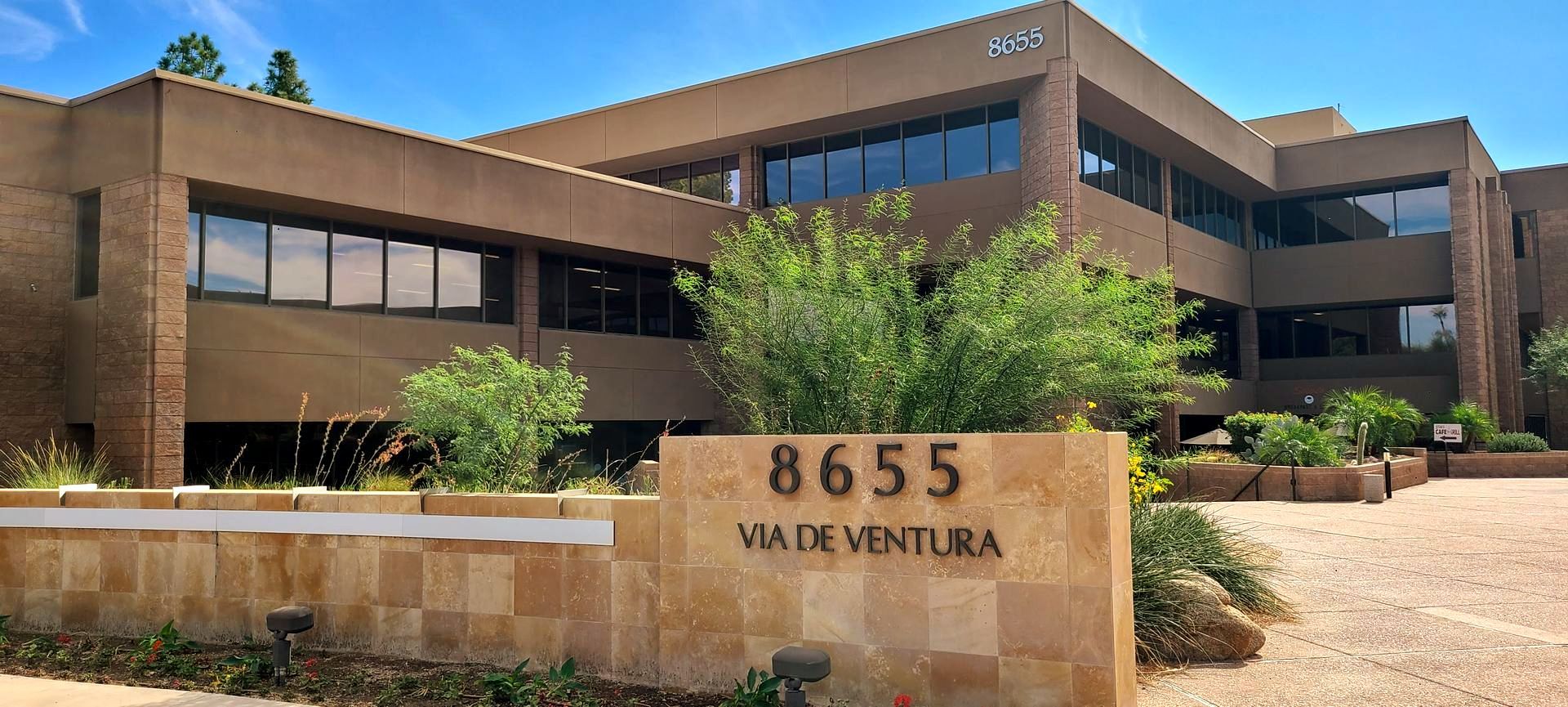 A large brick building with a sign in front of it that says 8655 ata de ventura.