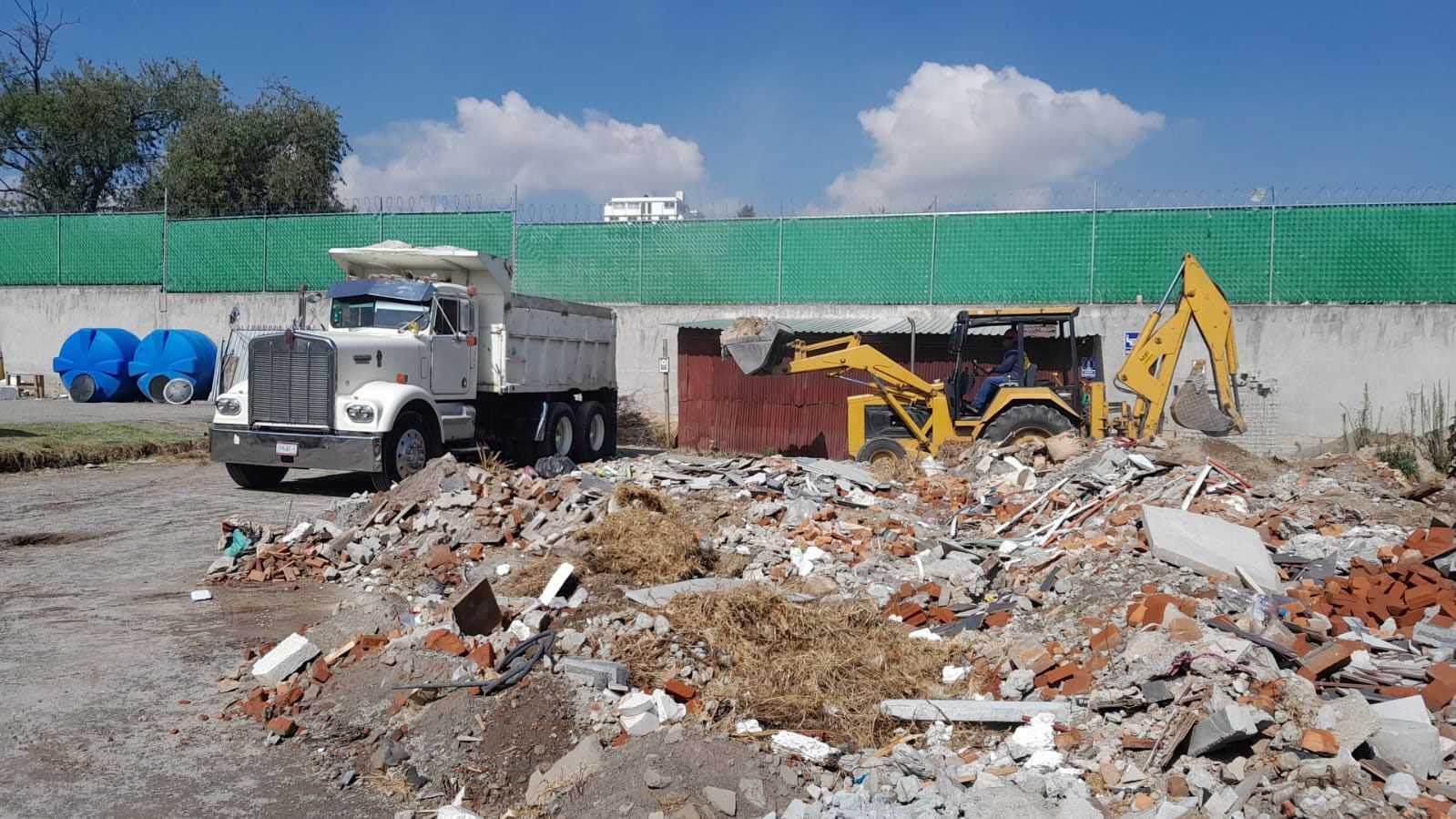 RST MAQUINARIA Y RETIRO DE ESCOMBROS 