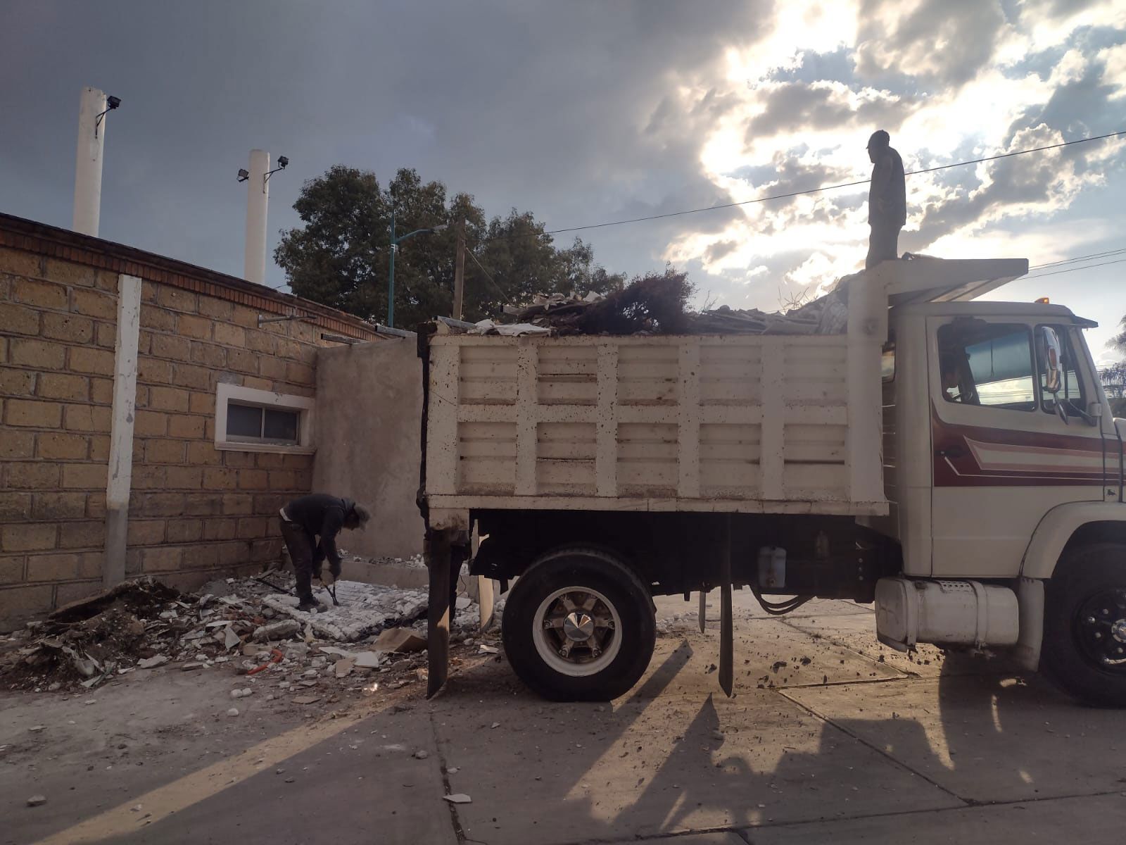 RST MAQUINARIA Y RETIRO DE ESCOMBROS 