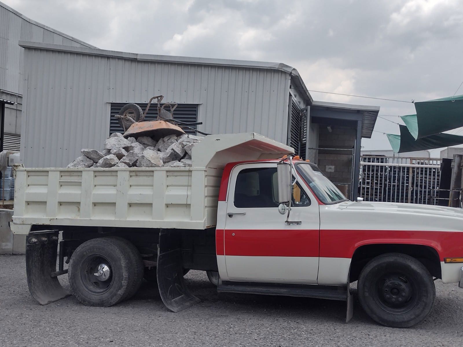 RST MAQUINARIA Y RETIRO DE ESCOMBROS 