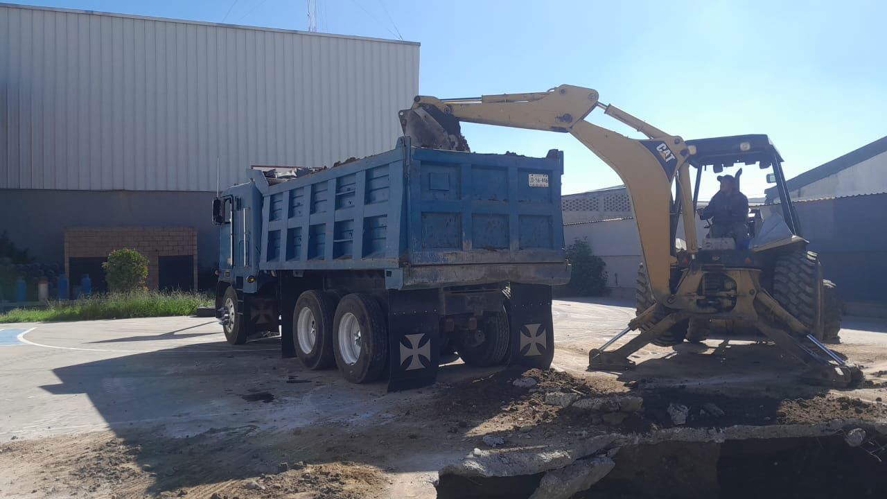 RST MAQUINARIA Y RETIRO DE ESCOMBROS 