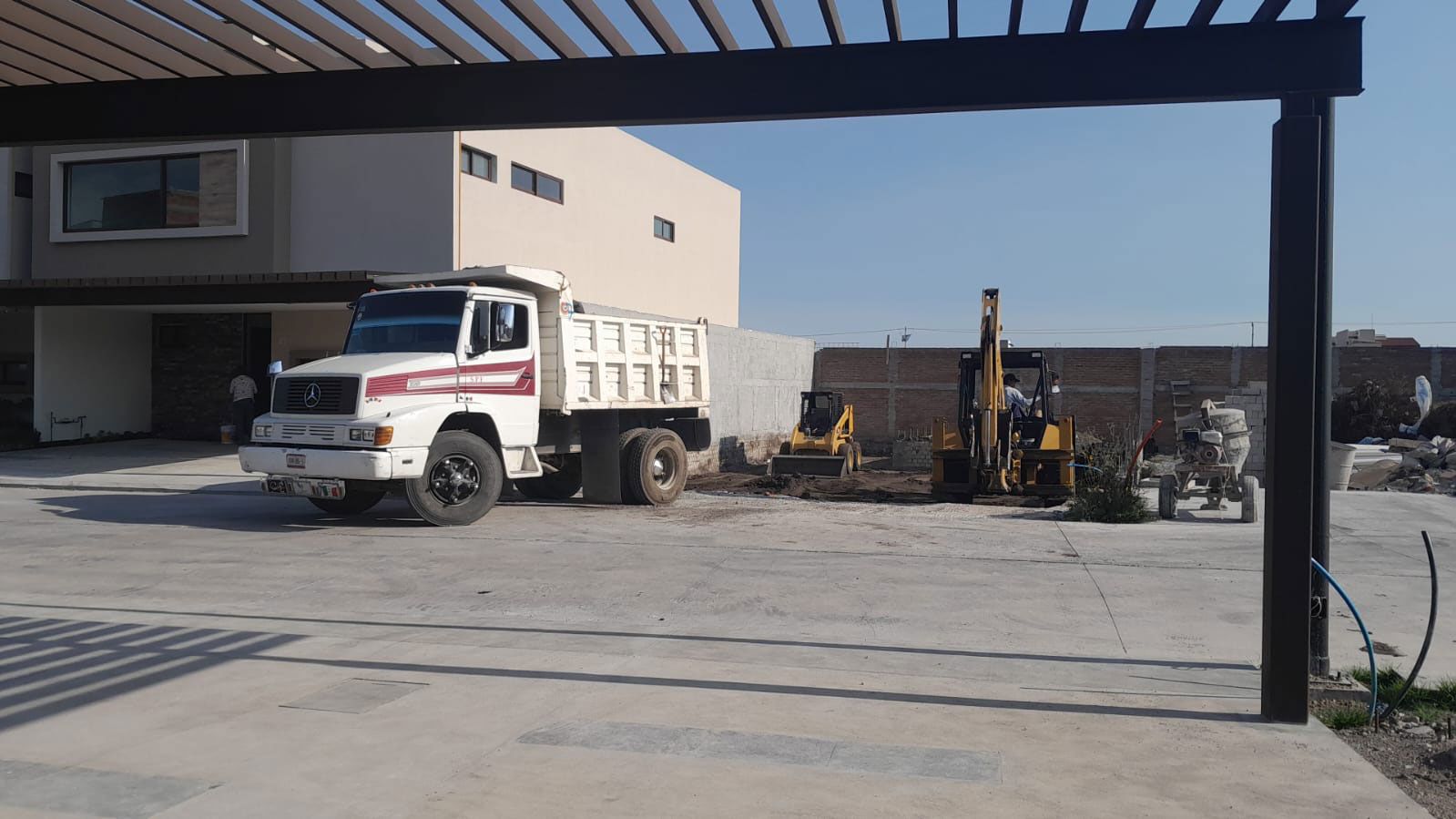 RST MAQUINARIA Y RETIRO DE ESCOMBROS 