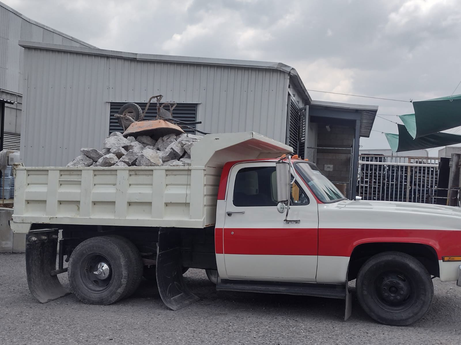 RST MAQUINARIA Y RETIRO DE ESCOMBROS 