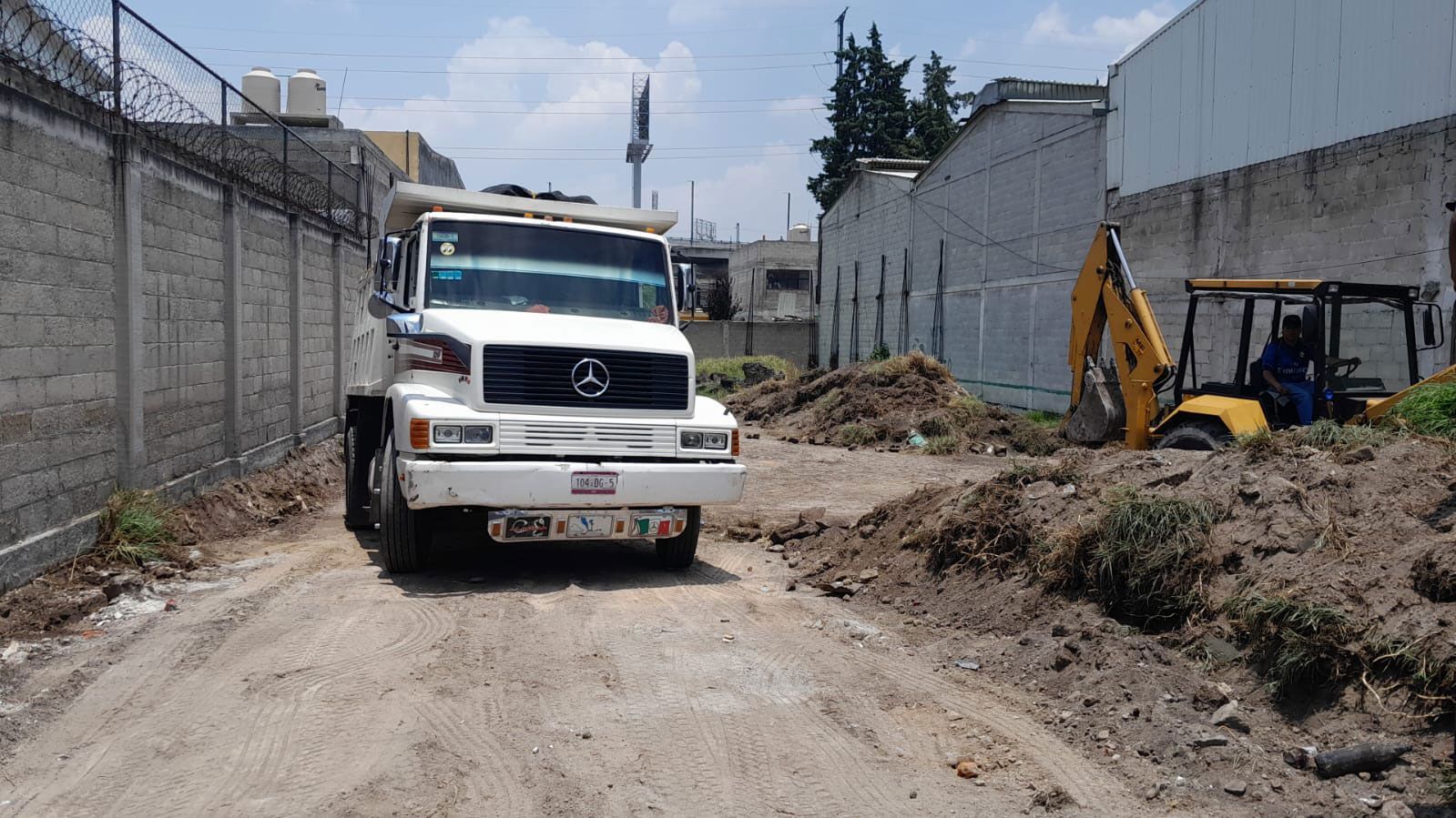 RST MAQUINARIA Y RETIRO DE ESCOMBROS 