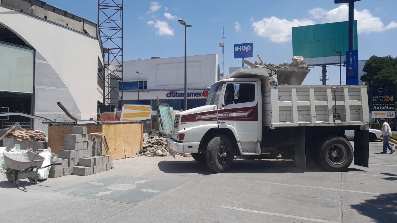 RST MAQUINARIA Y RETIRO DE ESCOMBROS 